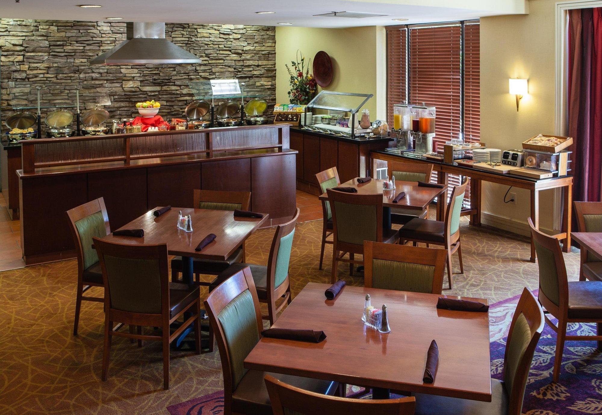 Hotel Doubletree By Hilton Atlanta Airport College Park Exteriér fotografie